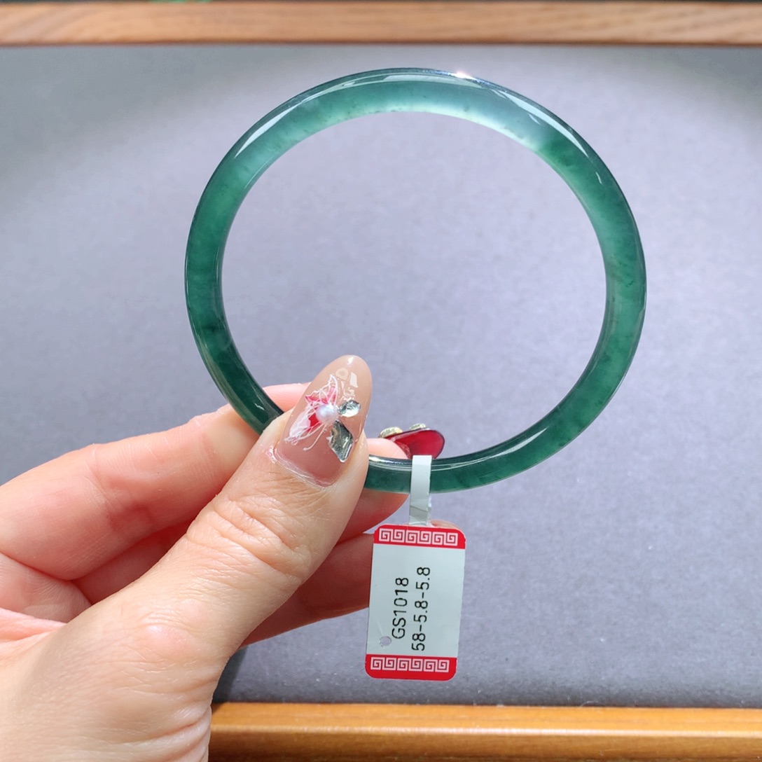 翡翠手镯未镶嵌天然翡翠手镯