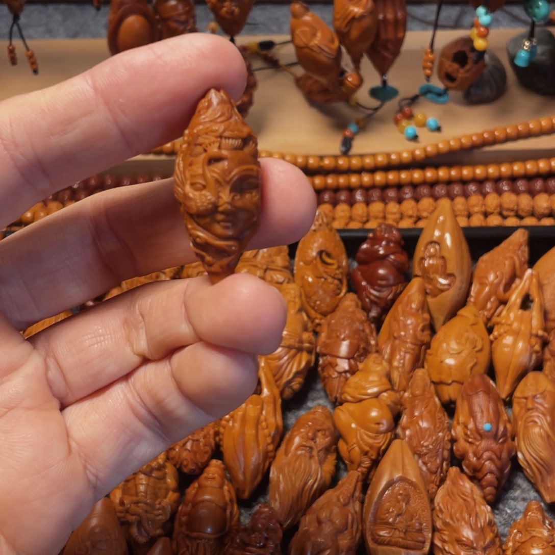 橄榄核吊坠楼兰美女