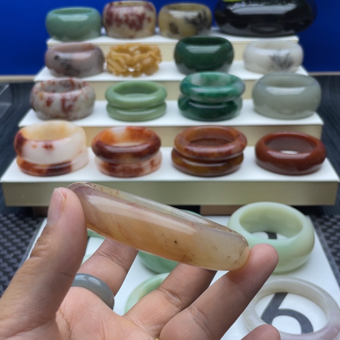 石英质玉手镯未镶嵌