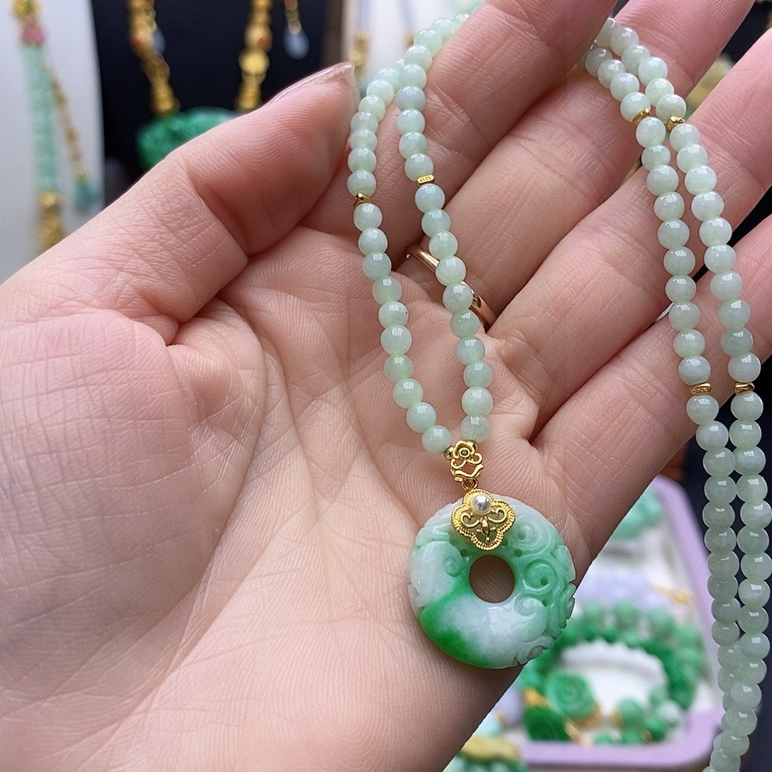 翡翠颈饰未镶嵌天然