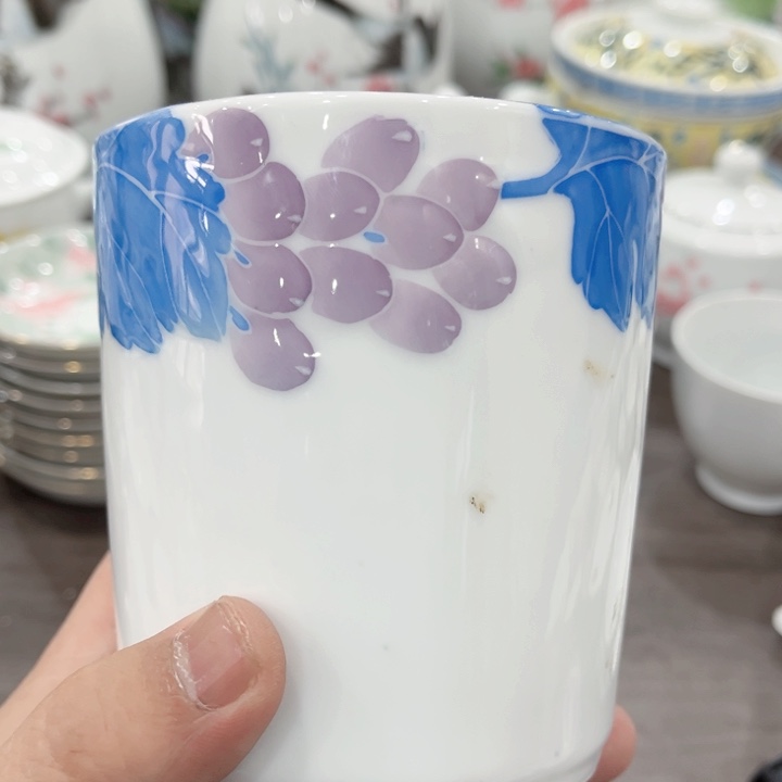 壶釉下五彩的瓷器在