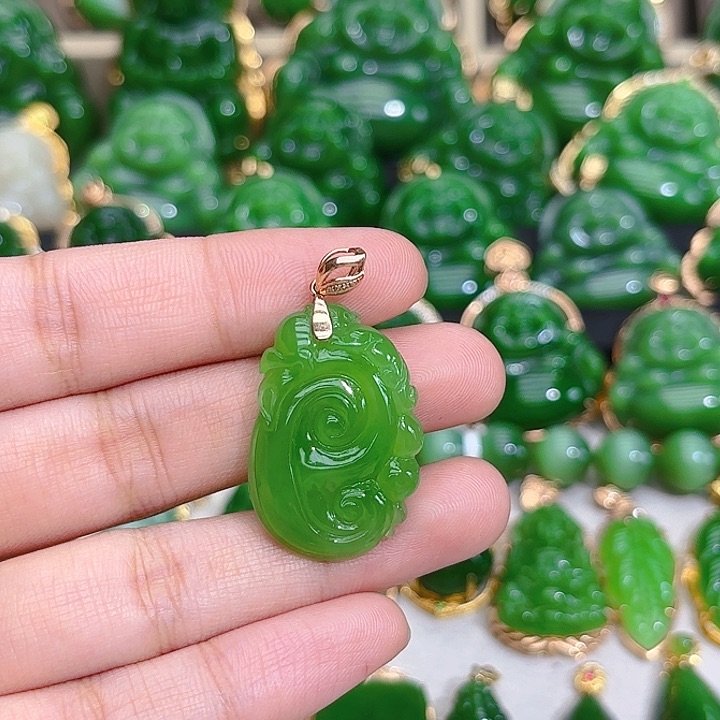 和田玉（碧玉）颈饰18K金镶嵌