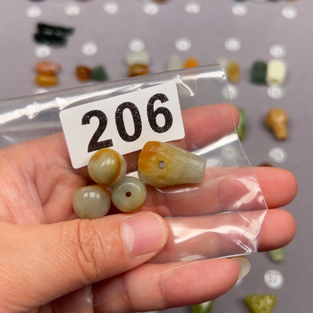 未镶嵌蛇纹石玉颈饰小*晨