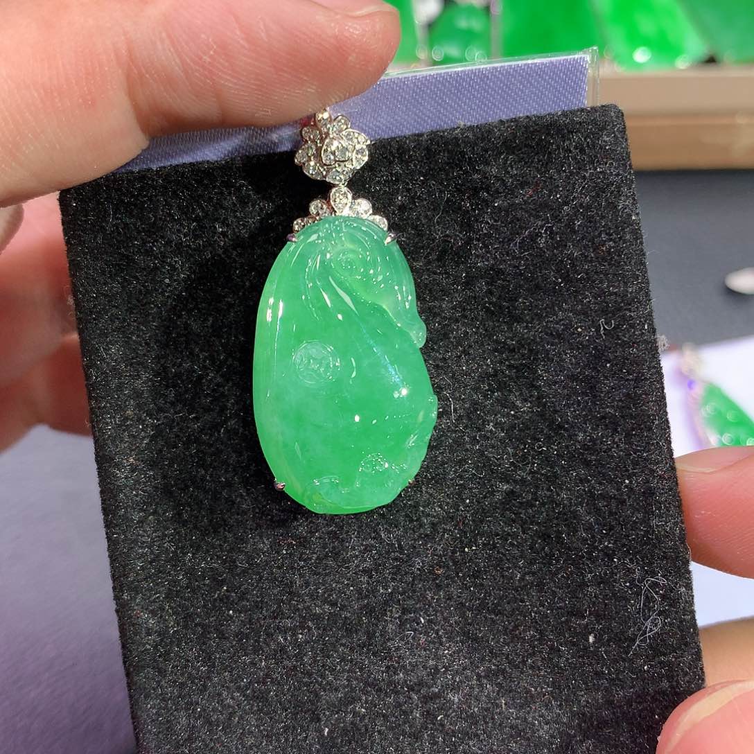 翡翠吊坠(赠链)18K金镶嵌