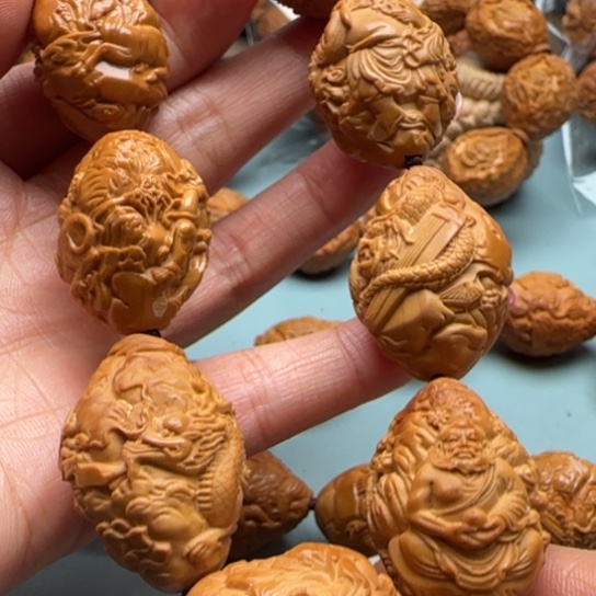 橄榄核吊坠橄榄雕工艺的