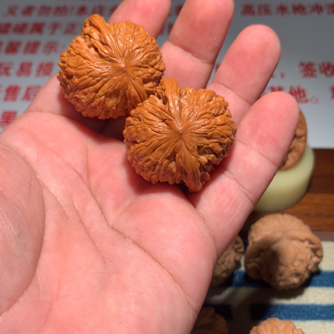 两***尚文玩核桃吊坠磨盘