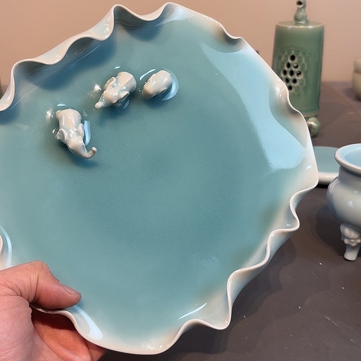 瓷片花**。龙泉青瓷龙泉青瓷