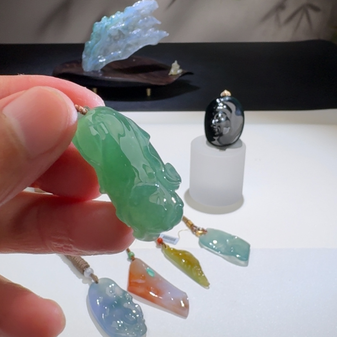 翡翠颈饰未镶嵌俩***?帅帅定金