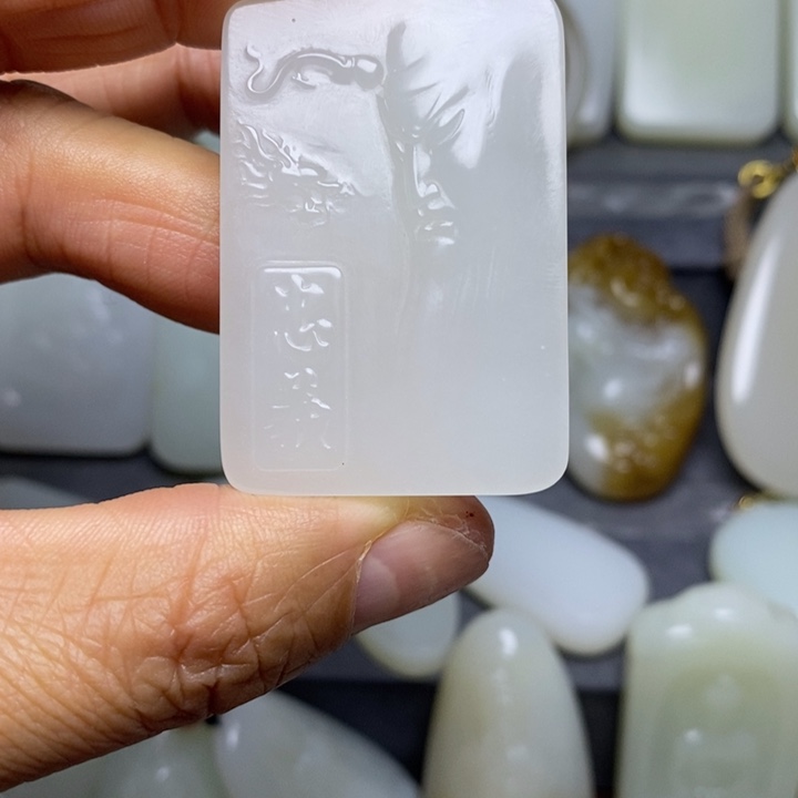 颈饰未镶嵌和田玉（糖玉）爱****菜