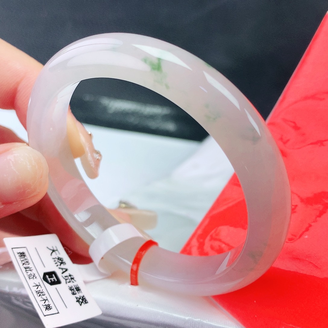 翡翠手镯未镶嵌51圈