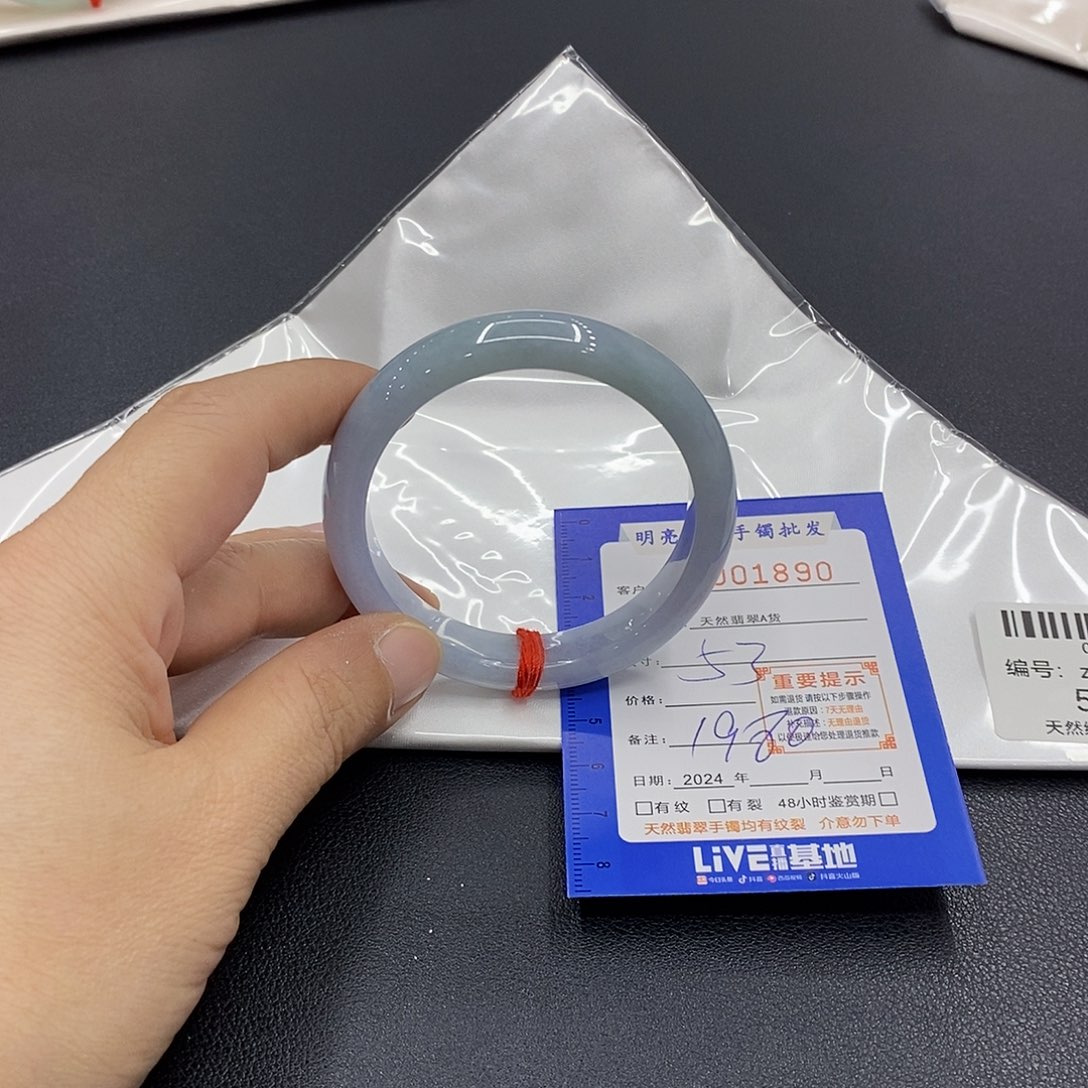 翡翠手镯未镶嵌翡翠手镯