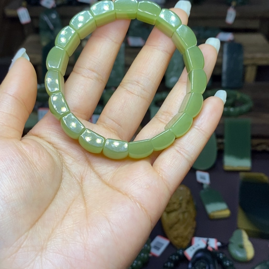 岫岩老玉（透闪石质玉）手链未镶嵌恩*