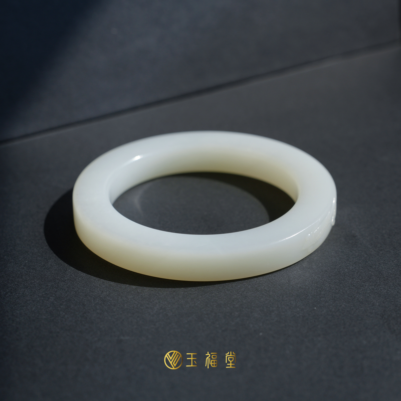 玉福堂 | 新疆和田玉且末暖白玉镯 | 直切方镯 | 锦鲤福镯58mm