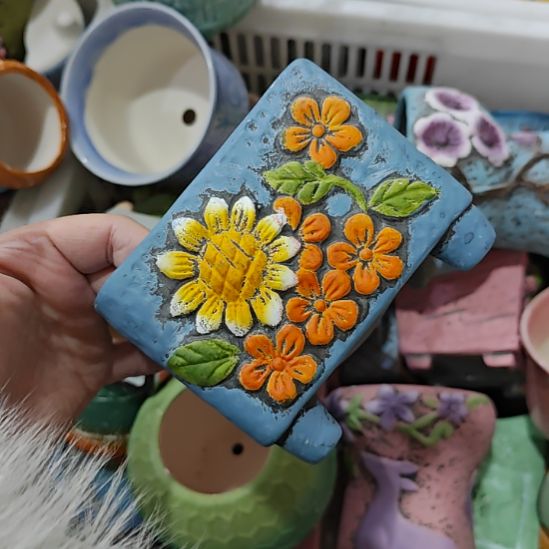 当场拍满15元发货不凑不发，花盆盆口不方不圆有针孔黑点是正常的，