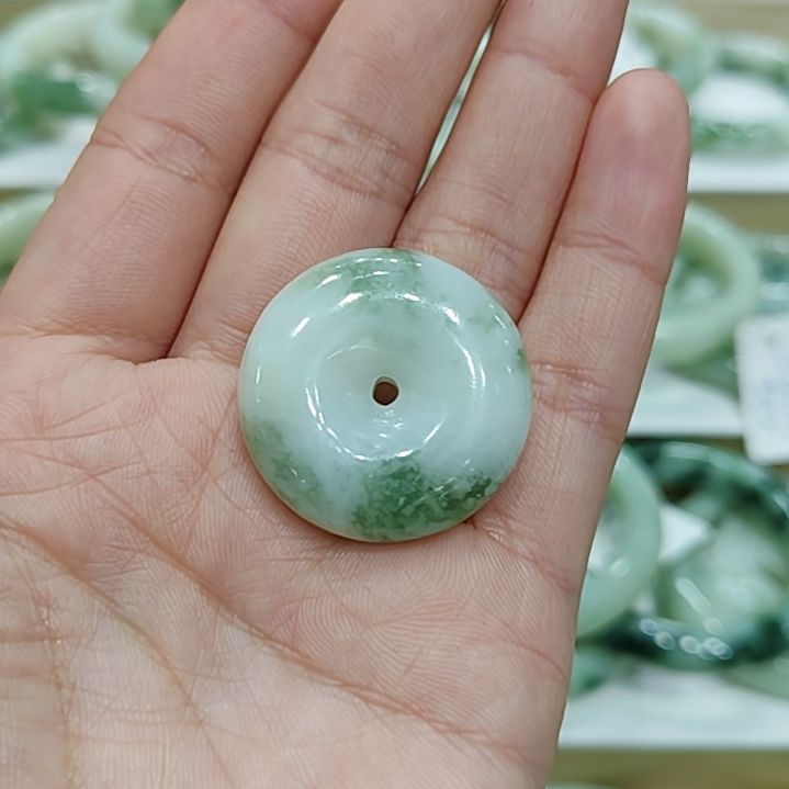透闪石-蛇纹石玉颈饰未镶嵌
