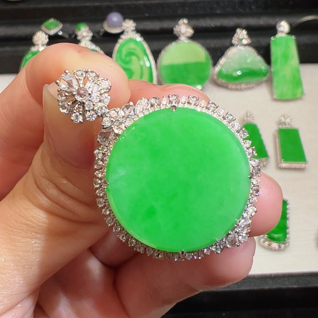 翡翠吊坠(不含链)18K金镶嵌