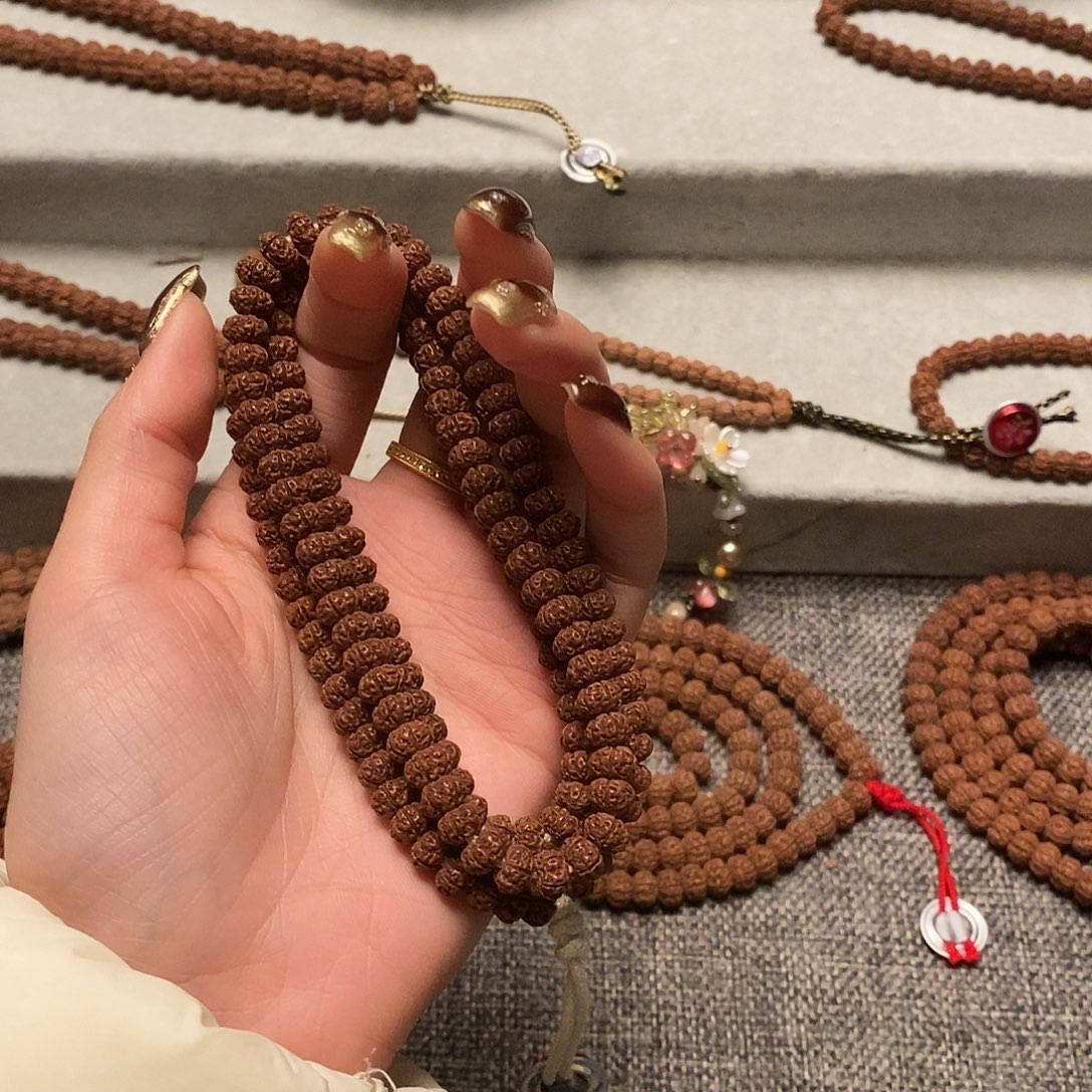 H***o金刚菩提吊坠凹底梅花108