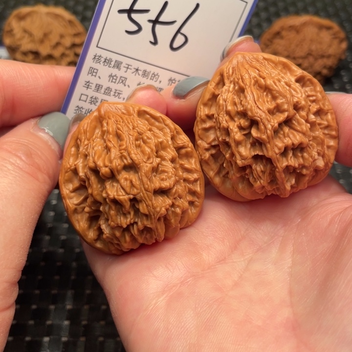 文玩核桃吊坠41虎头556