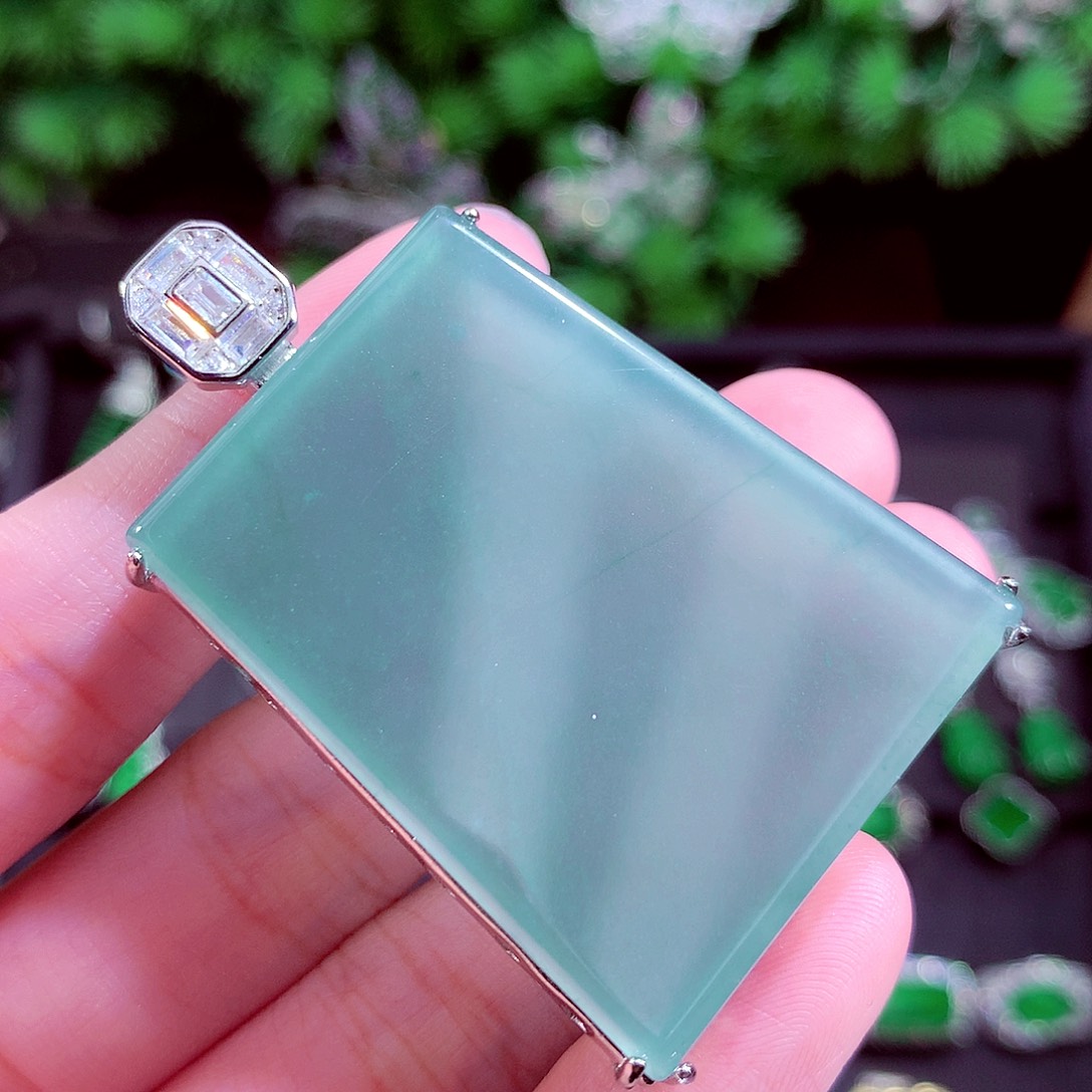 颈饰未镶嵌翡翠天然