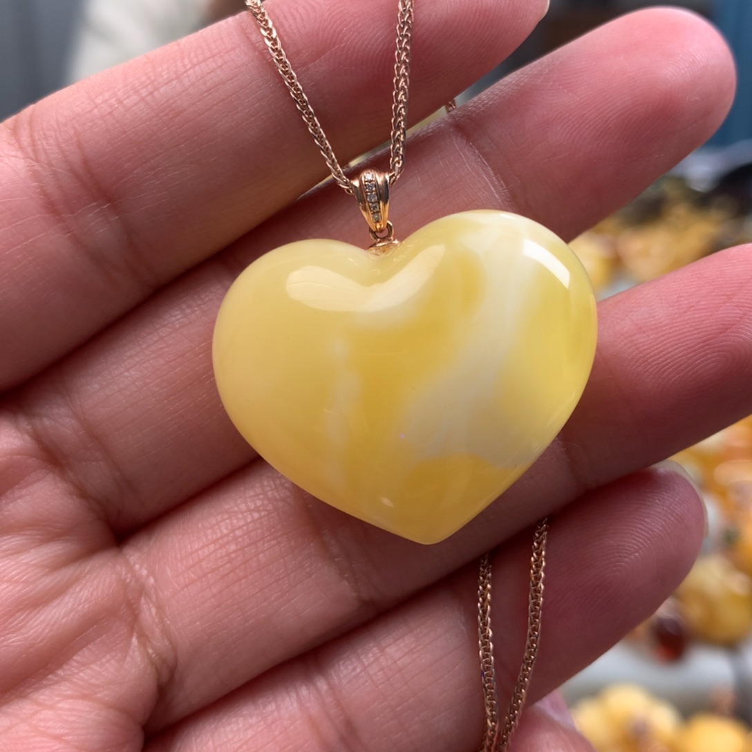 蜜蜡珠宝奇石未镶嵌水****?