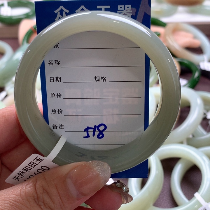 和田玉手镯未镶嵌