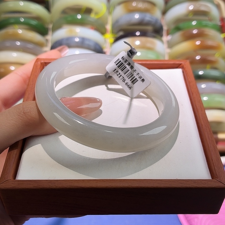 和田玉未镶嵌手镯3    57