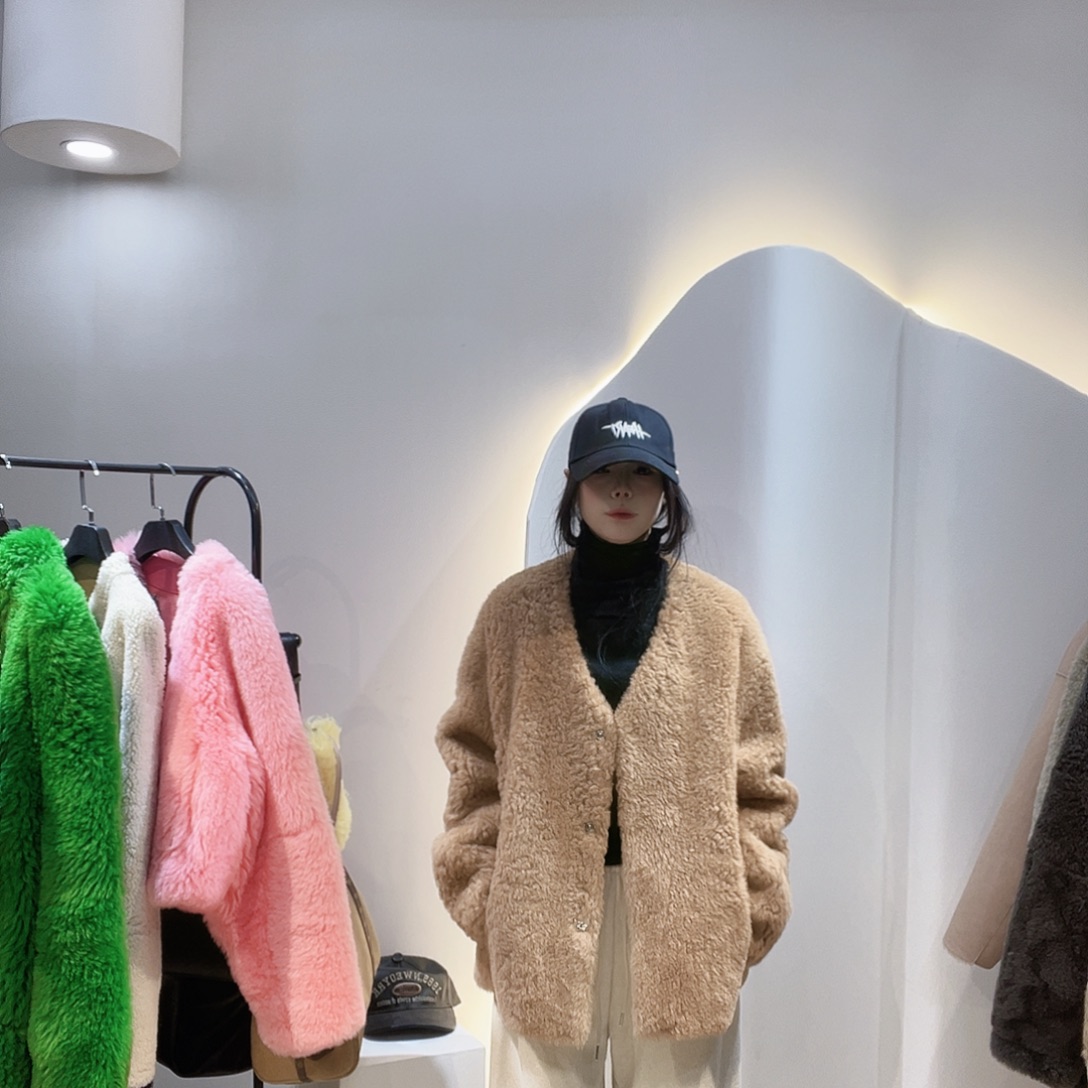 真皮皮毛一体外套222-3357。130斤内