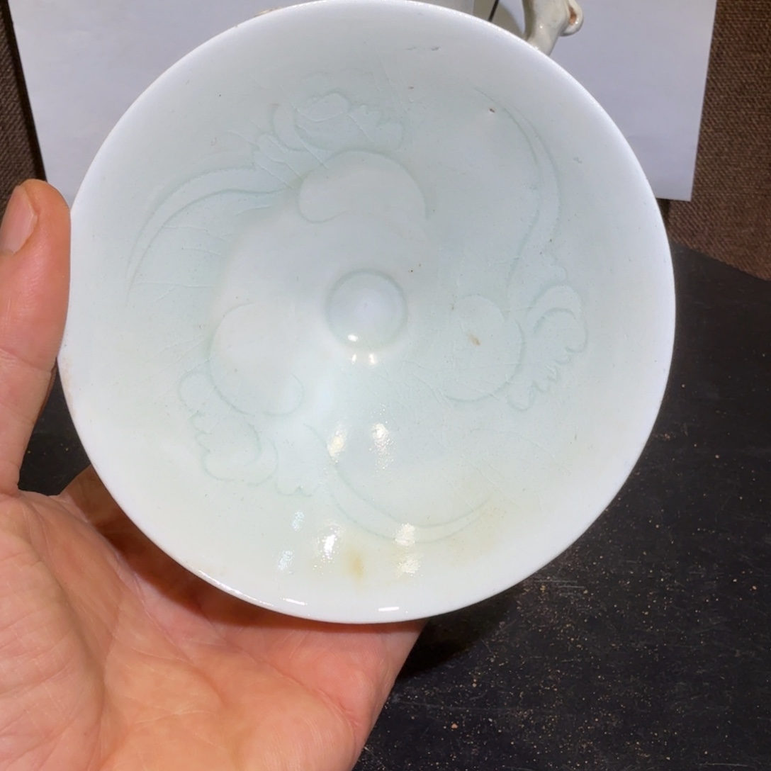 漂亮的小瓷瓶子在这