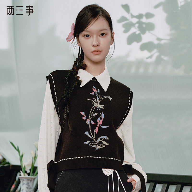 两三事 日暮溪亭 复古花卉无袖针织衫S25CZZ336