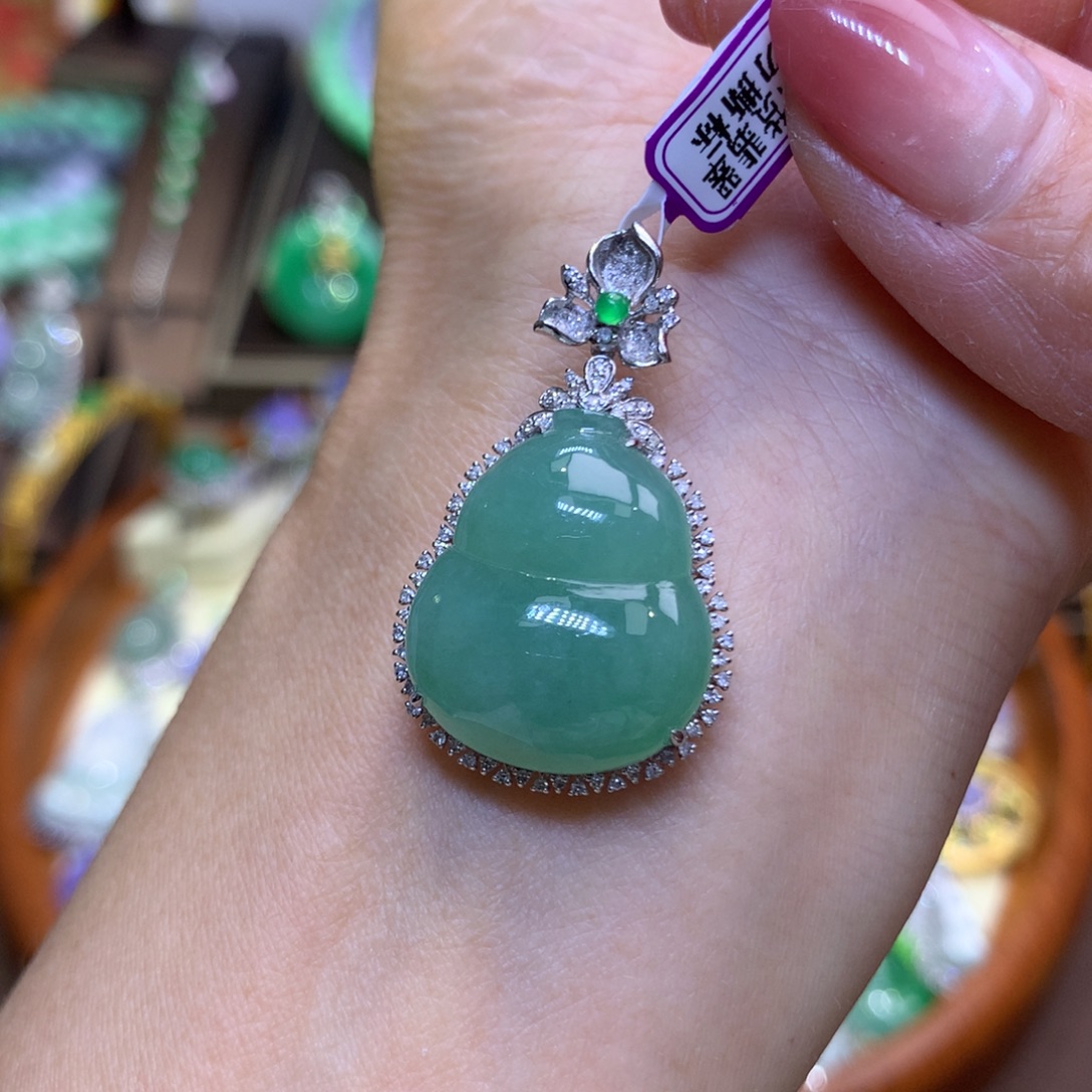 翡翠18K金镶嵌颈饰