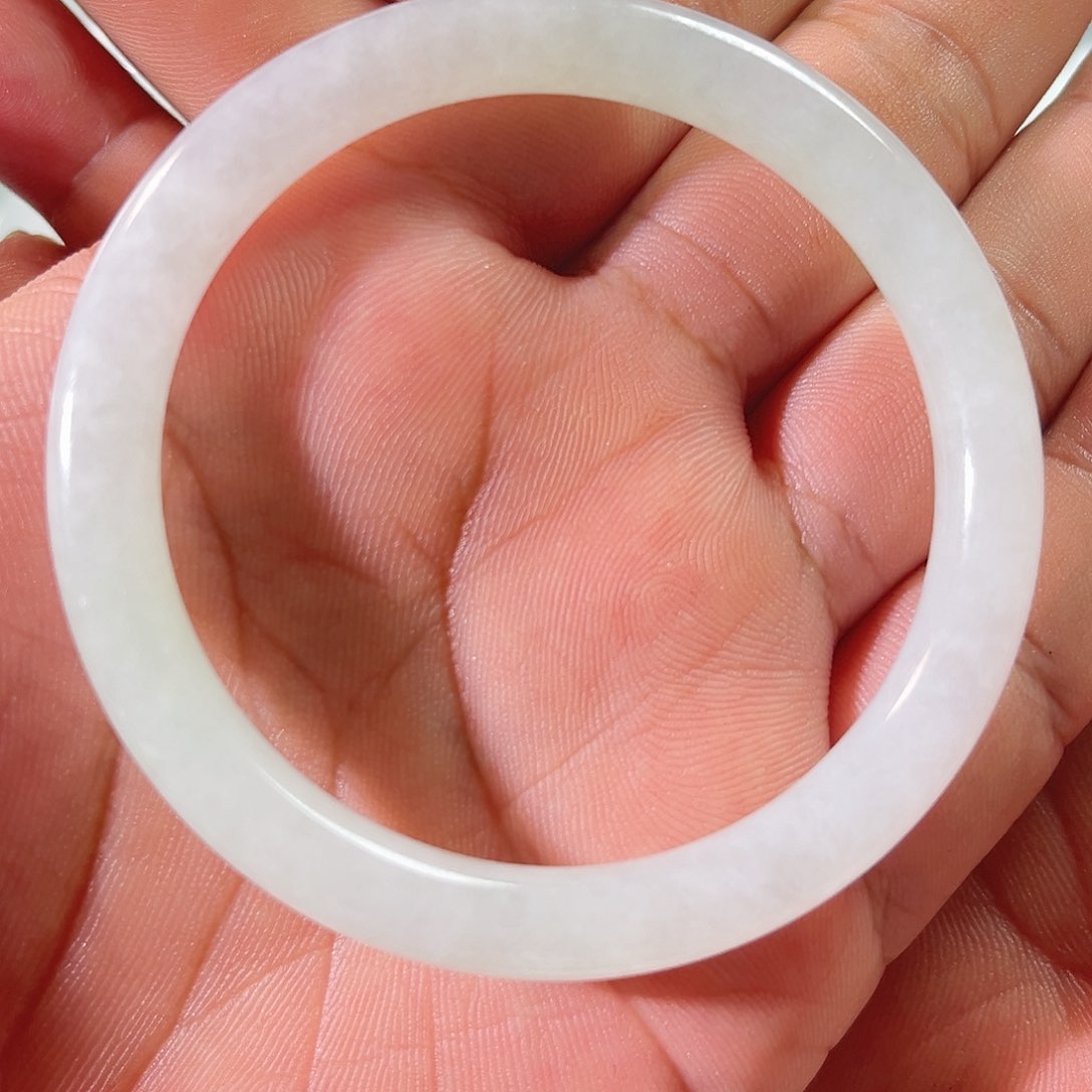 【闪购商品】翡翠手镯未镶嵌蚌****所天然