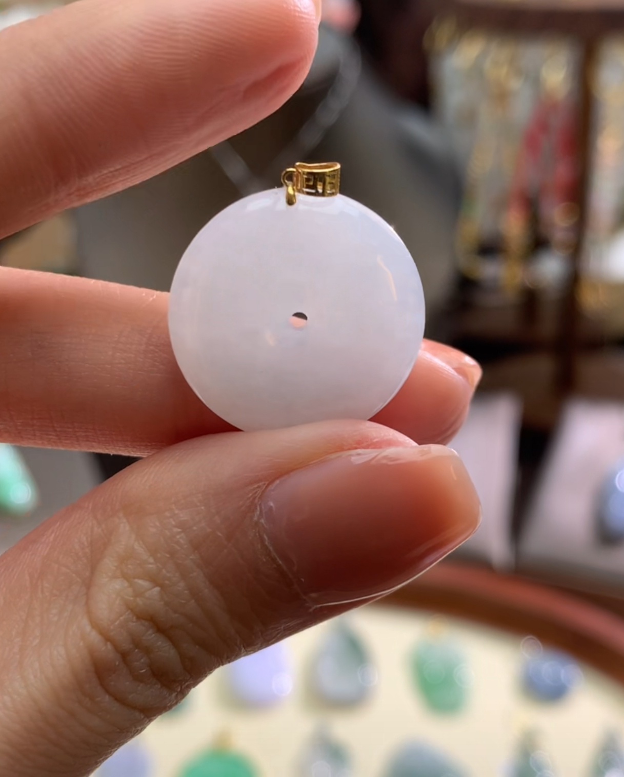 天然A货翡翠吊坠