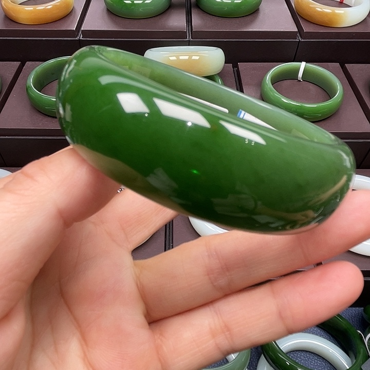 和田玉未镶嵌手镯