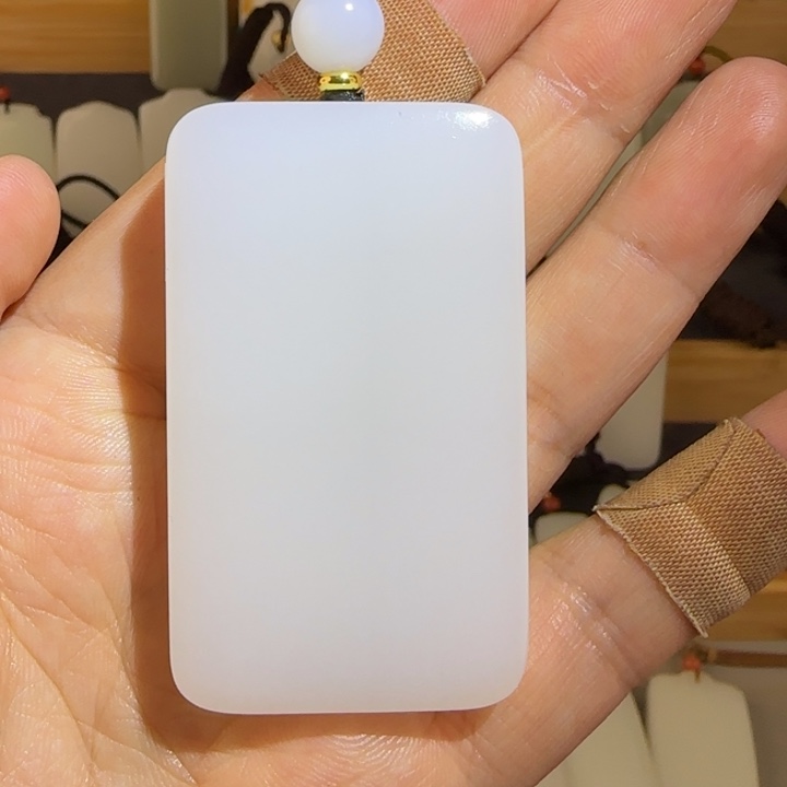 改***己和田玉未镶嵌颈饰