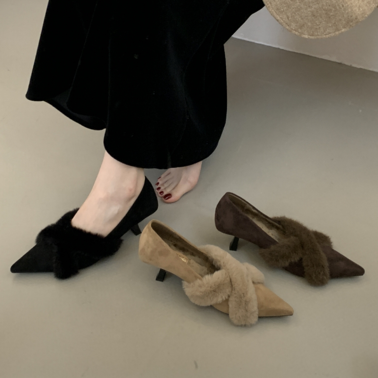 梦梦家复古毛毛尖头单鞋女冬韩版加绒设计感浅口保暖低跟ins风