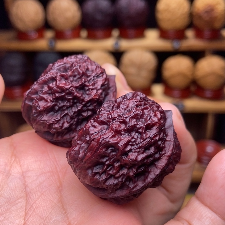 文玩核桃吊坠血麒麟27