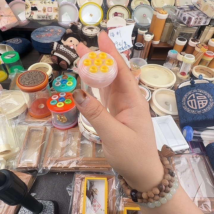 蟋蟀竹蛉筒一根………………