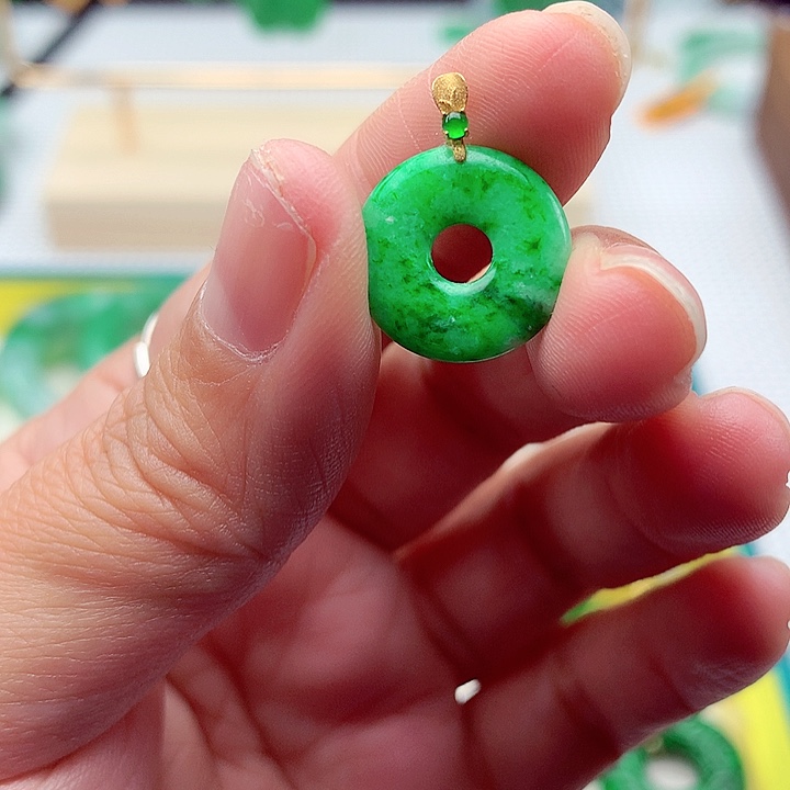 翡翠颈饰18K金镶嵌翡翠