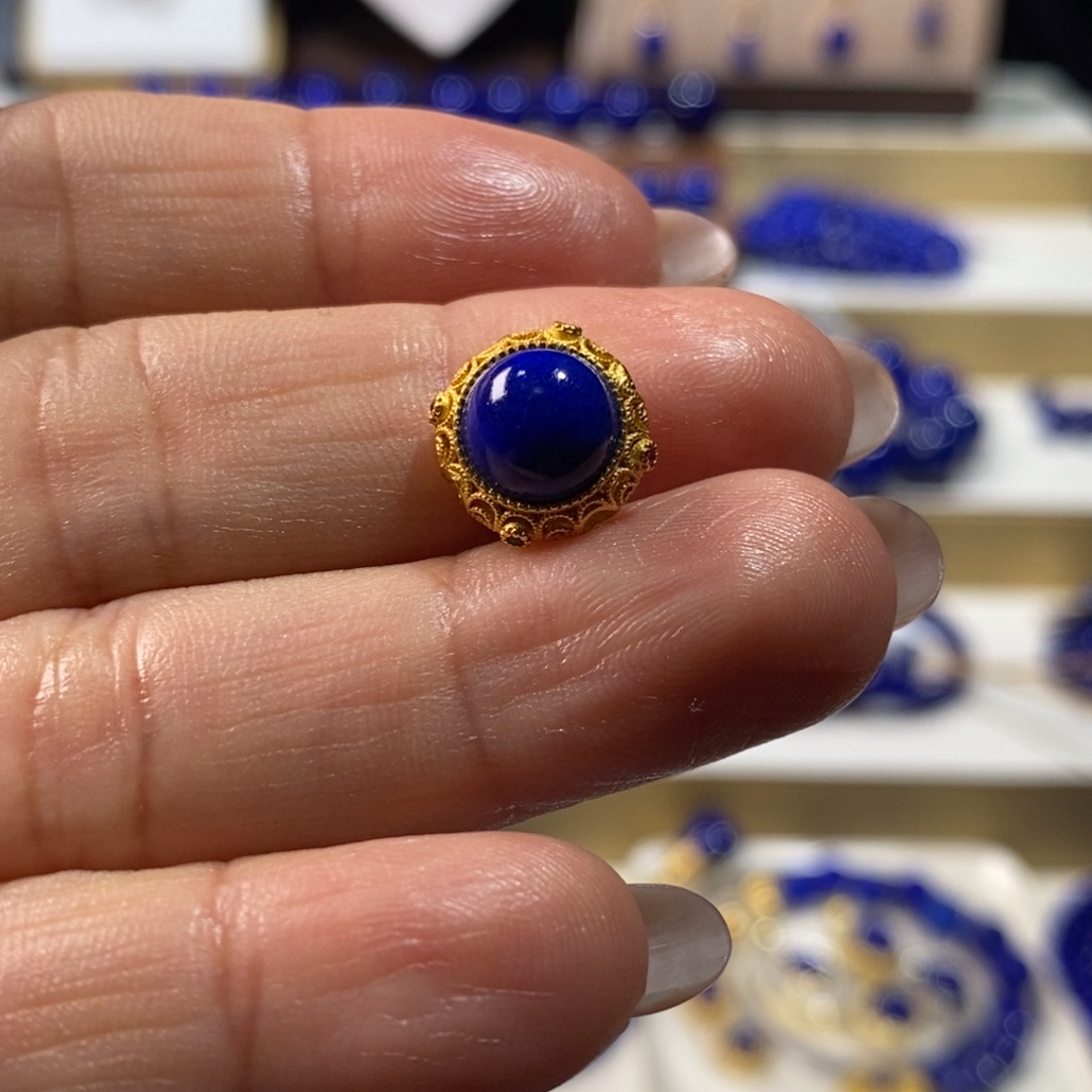 *****青金石未镶嵌手串背云