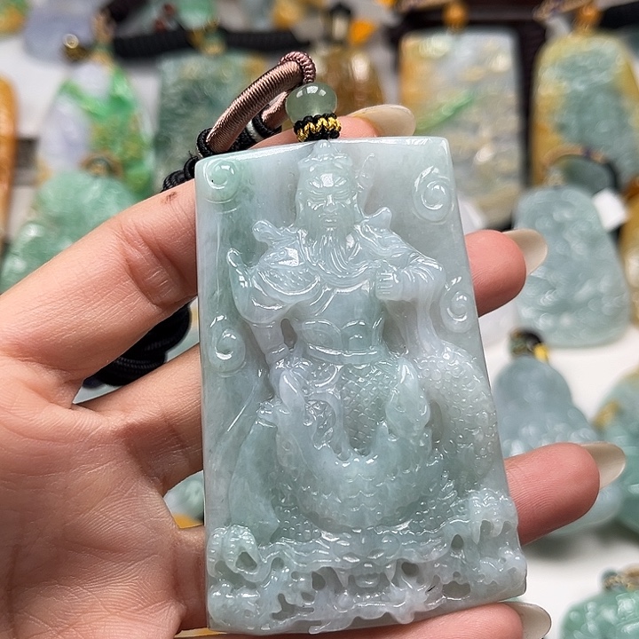 翡翠未镶嵌颈饰关二爷