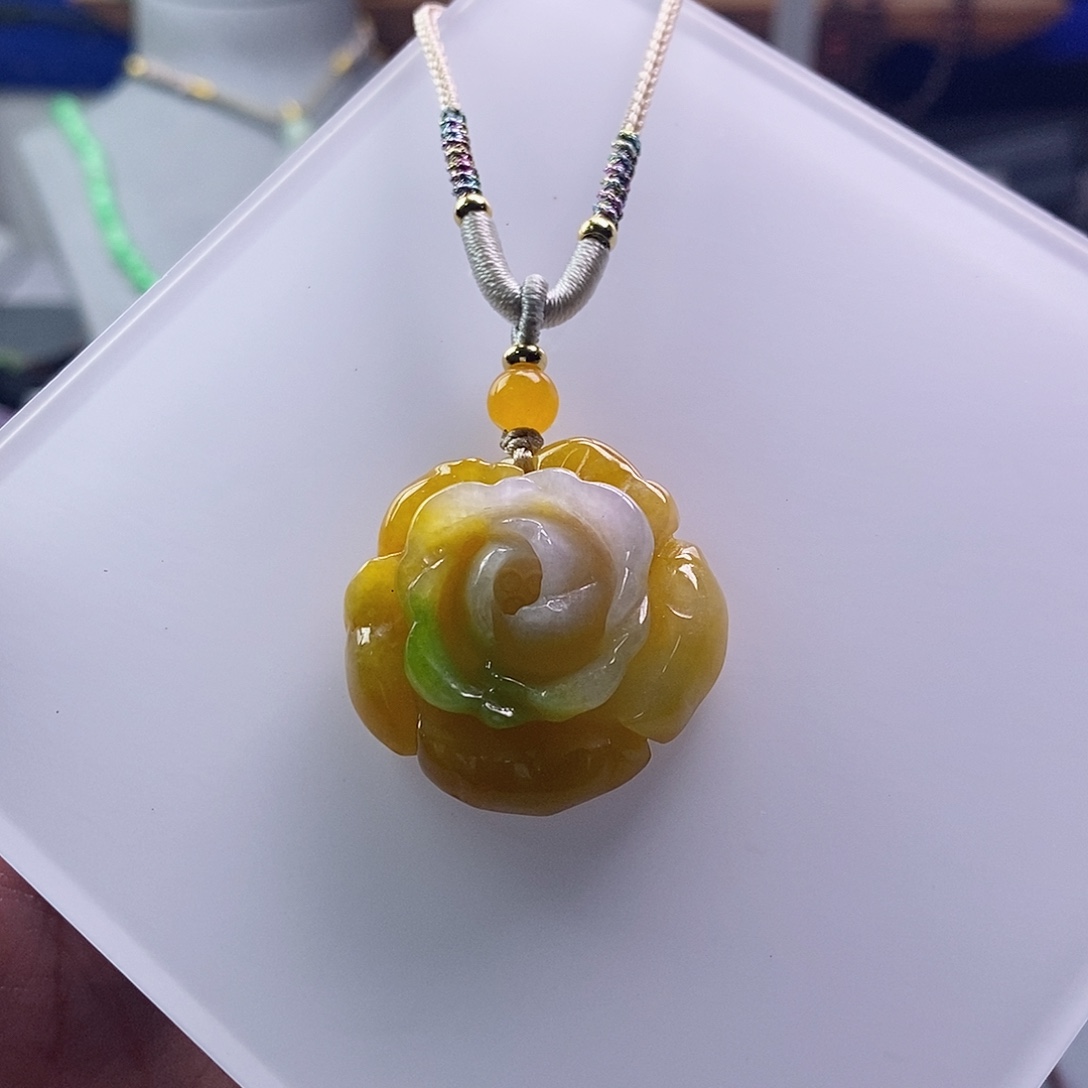 翡翠未镶嵌吊坠(赠链)