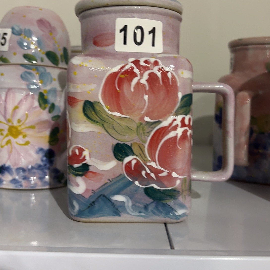 瓷片在这个充满生机又神秘美丽