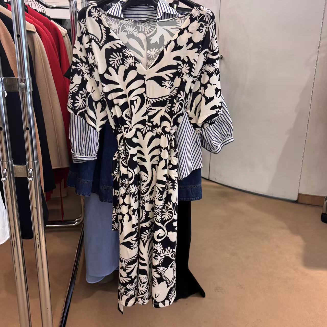 未使用 MaxMara LUCAS 印花V领连衣裙