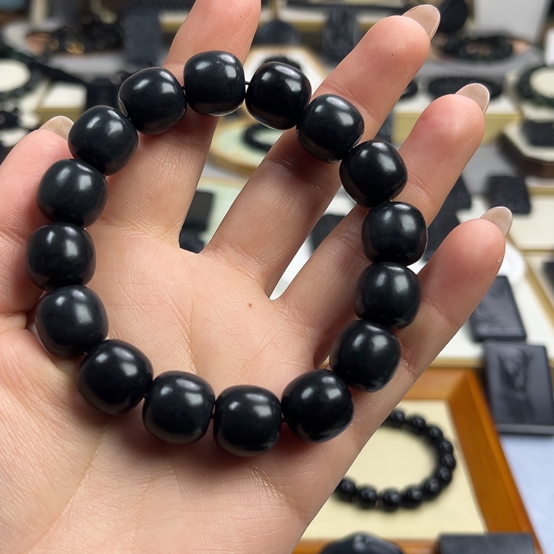 和田玉（墨玉）未镶嵌颈饰卡14老型体验