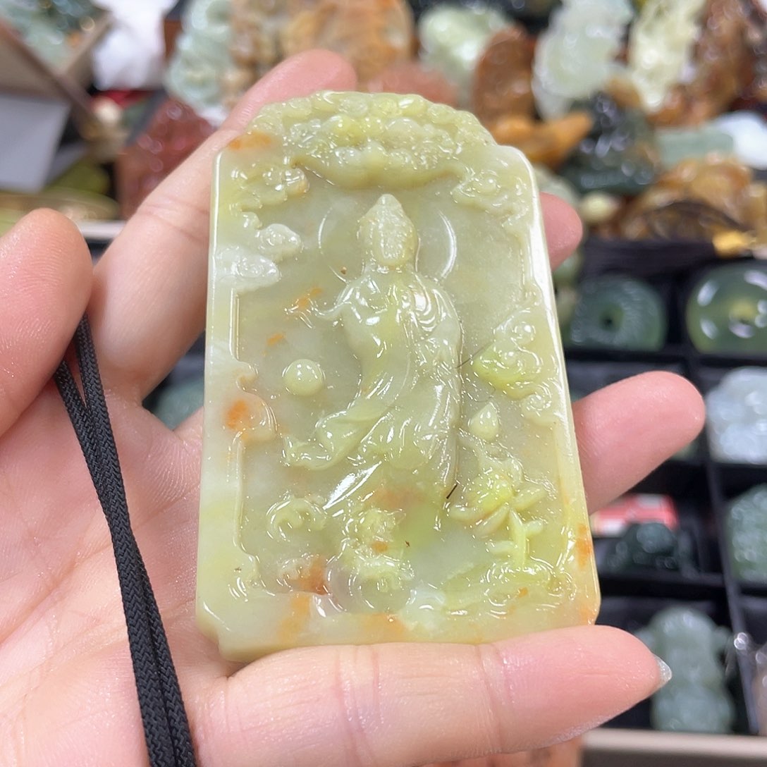 蛇纹石玉颈饰未镶嵌