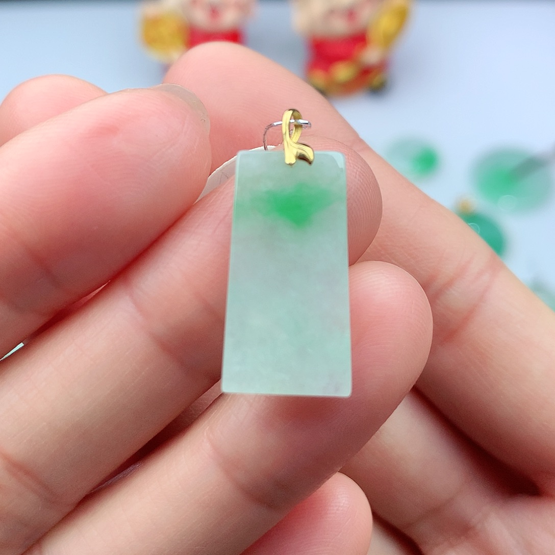 翡翠颈饰18K金镶嵌翡翠