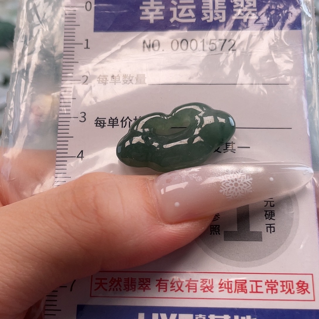 翡翠未镶嵌颈饰hhh