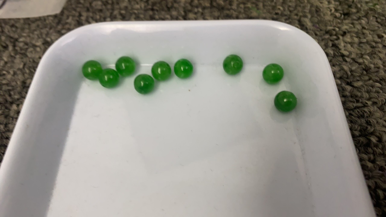 翡翠美人项链：满绿卡5+单珠一颗：多样性发货