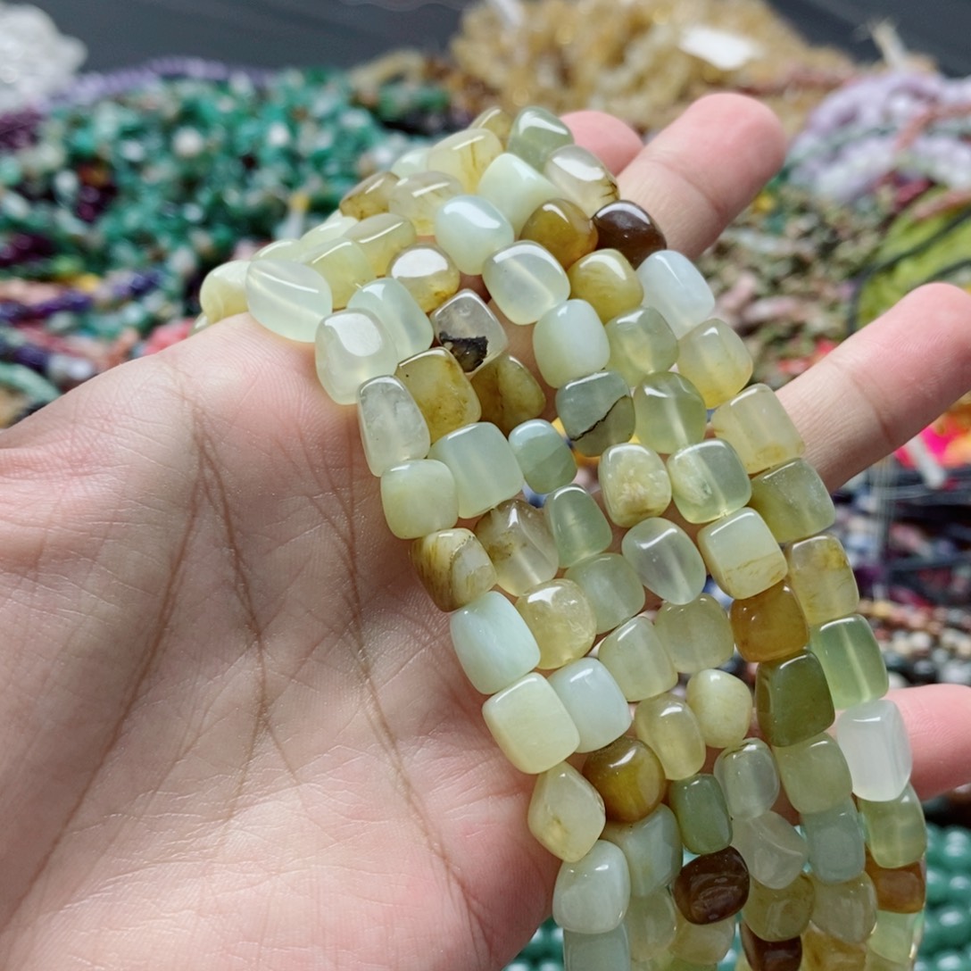 玛瑙/玉髓未镶嵌珠宝半成品一条天然老袖玉不定型