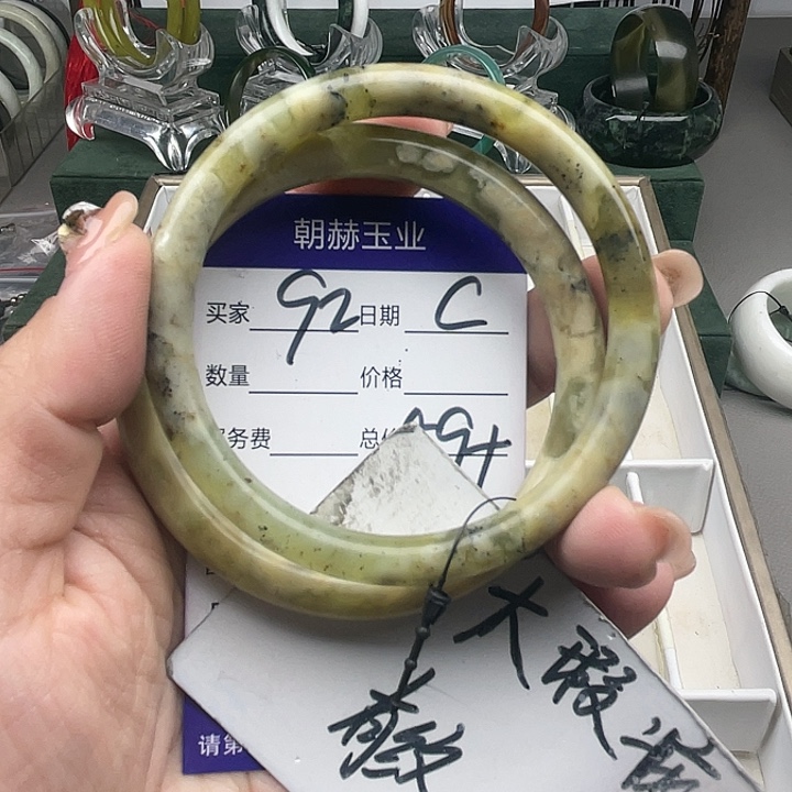 蛇纹石玉未镶嵌手镯